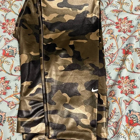 Nike Dri Fit Camo Leggings- XXL - Picture 2 of 6